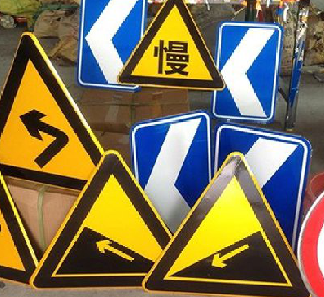 汉中标识标牌中颜色的确定是很重要的。